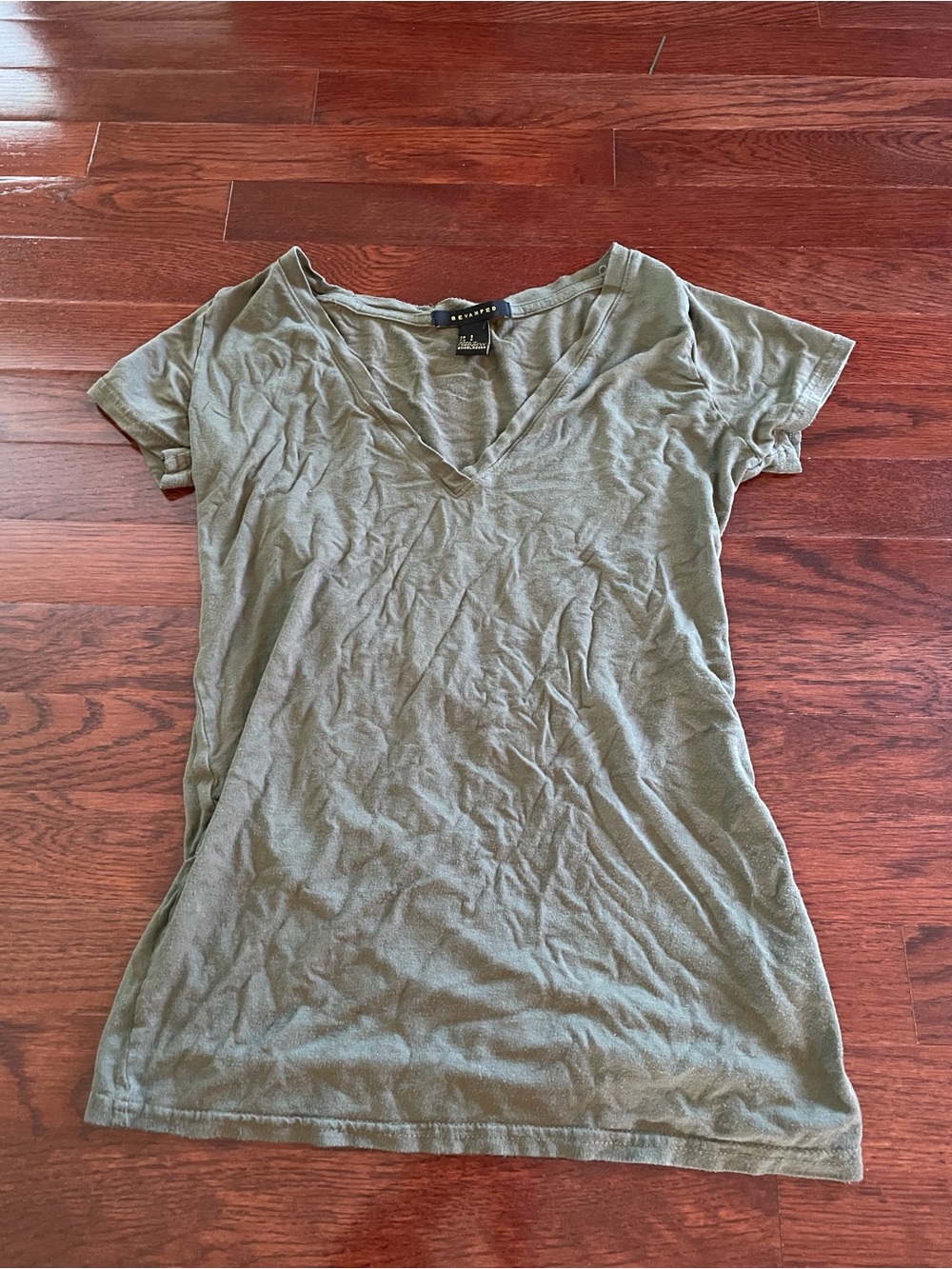 Women’s V Neck Short Sleeve T Shirt (size Small)